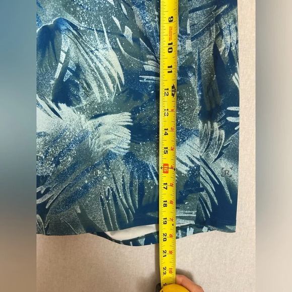 Lululemon Athletica Current State Swim Beach Board Short 9"  Sz 36 - Picture 9 of 11